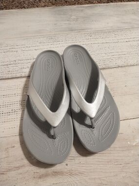 Crocs Iconic Comfort Women's Flip Flops Gray Solid Sandals Size 8 women